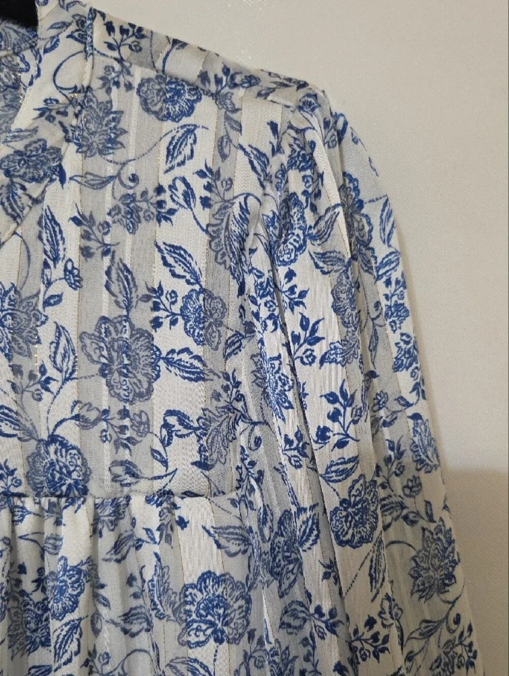 Tamara H White and Blue Floral Tie-Neck Polyester Long Sleeve Blouse - Size Lg - Picture 4 of 12
